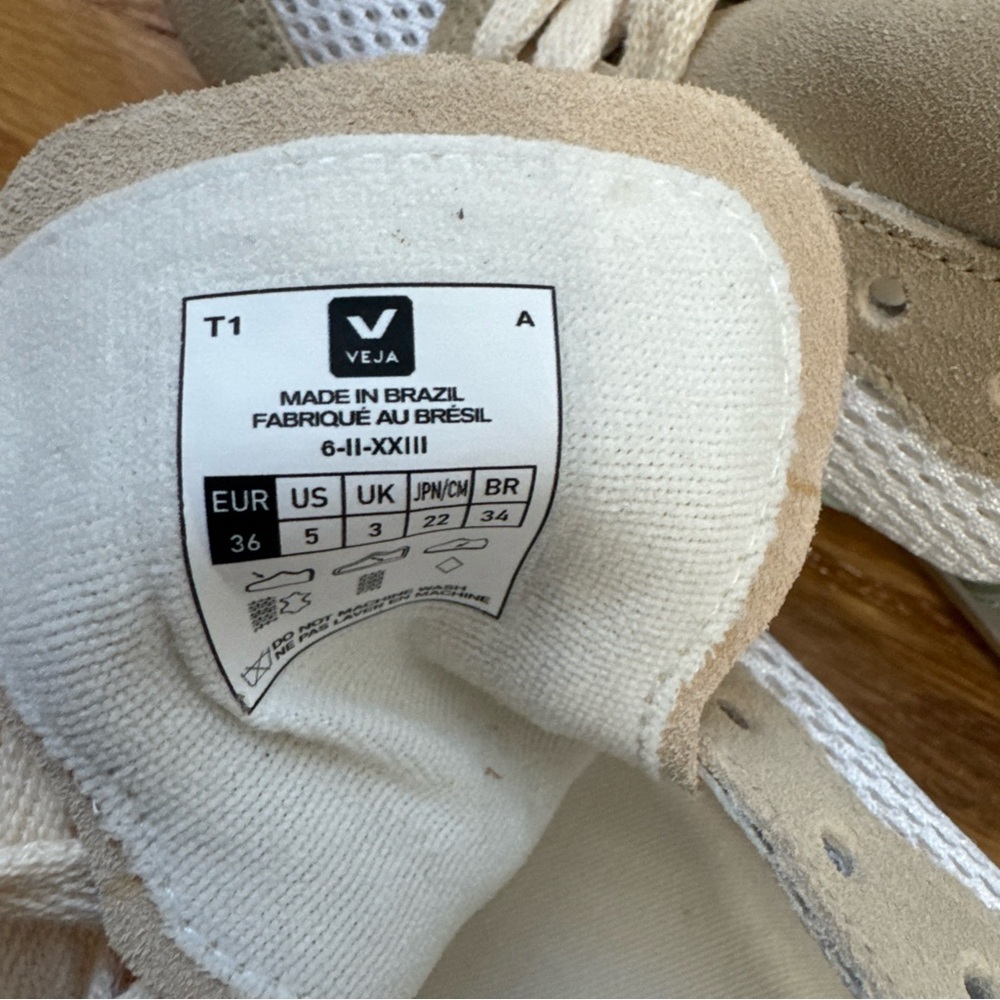 Veja women's Cream and Mint Sneakers - Picture 2 of 7
